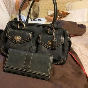 Beautiful Coach black Set!!! purse and wallet